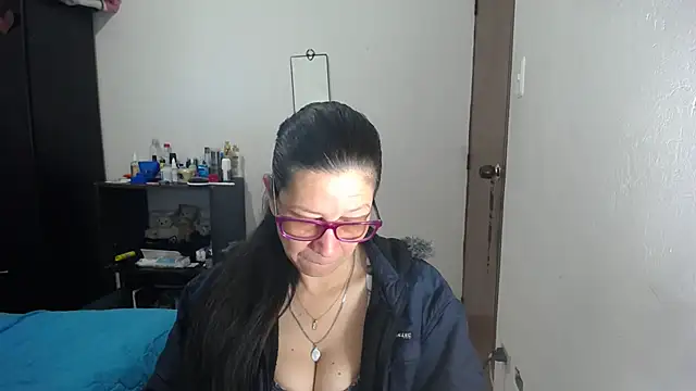 Snapshot of latin49 chatting on October 25, 5:17 am latin49 online show from October 25, 5:17 am