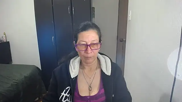 latin49 online show from April 11, 5:48 am