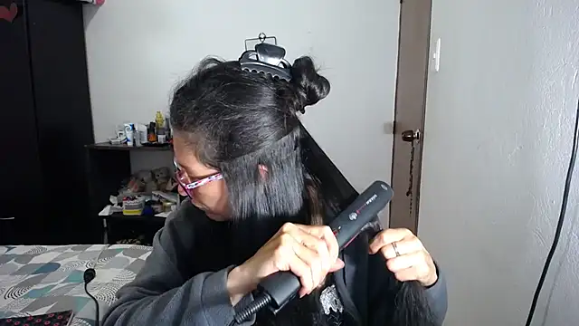 latin49 online show from December 16, 4:17 am