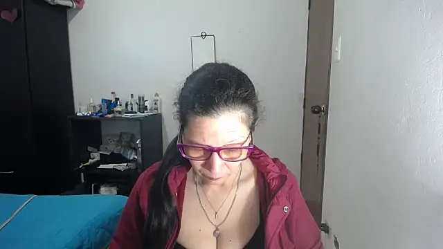 Snapshot of latin49 chatting on October 29, 4:00 am latin49 online show from October 29, 4:00 am