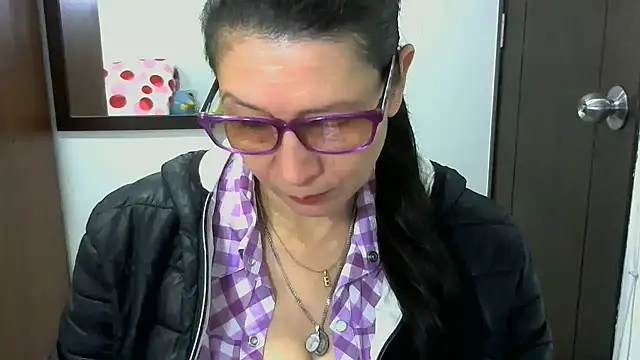 Snapshot of latin49 chatting on February 15, 4:47 am latin49 online show from February 15, 4:47 am