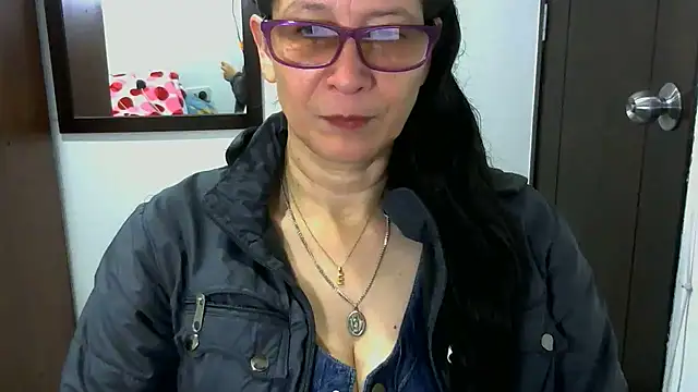 Snapshot of latin49 chatting on February 9, 4:04 am latin49 online show from February 9, 4:04 am