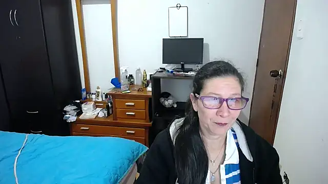 Snapshot of latin49 chatting on September 30, 4:40 am latin49 online show from September 30, 4:40 am