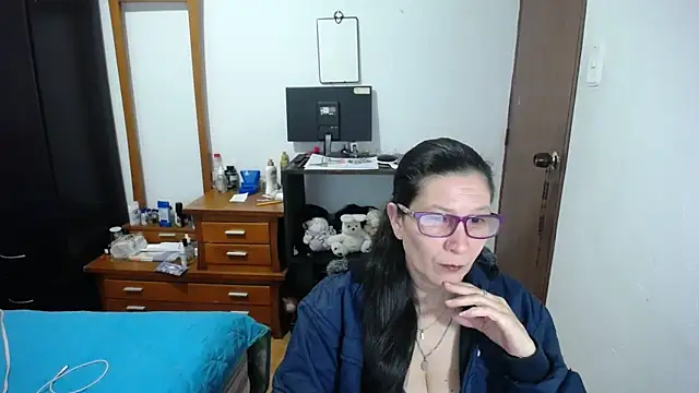 Snapshot of latin49 chatting on October 15, 4:22 am latin49 online show from October 15, 4:22 am