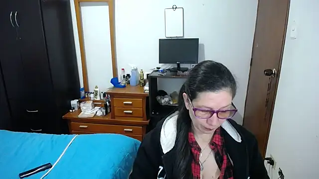 Snapshot of latin49 chatting on October 1, 5:23 am latin49 online show from October 1, 5:23 am