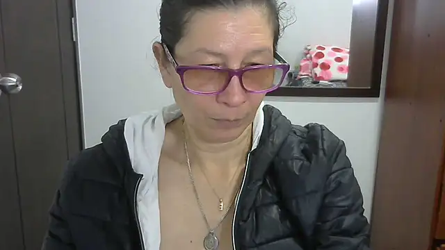 Snapshot of latin49 chatting on March 8, 4:45 am latin49 online show from March 8, 4:45 am