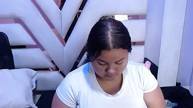 Snapshot of ValenTitis chatting on October 7, 8:32 pm ValenTitis online show from October 7, 8:32 pm