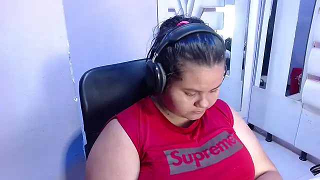 Snapshot of ValenTitis chatting on October 21, 8:41 pm ValenTitis online show from October 21, 8:41 pm