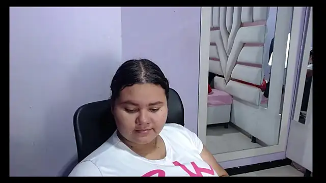 Snapshot of ValenTitis chatting on November 13, 8:24 pm ValenTitis online show from November 13, 8:24 pm