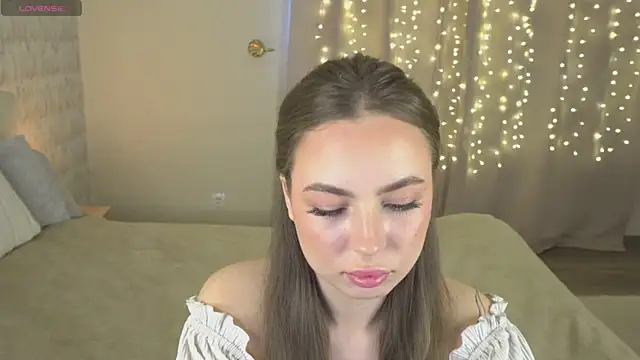 Snapshot of JackieMoonn chatting on November 17, 8:18 am JackieMoonn online show from November 17, 8:18 am