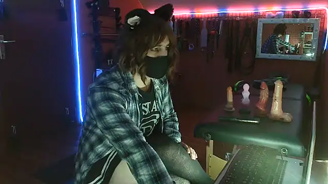 Ginny-the-bdsm-nympho online show from May 28, 4:24 pm