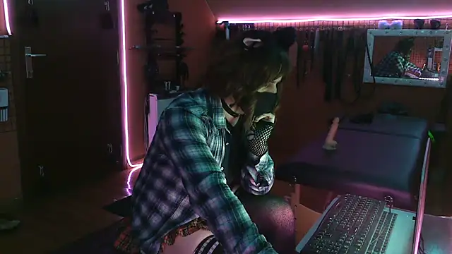 Ginny-the-bdsm-nympho online show from March 15, 6:15 pm