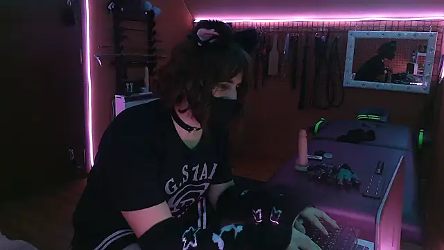 Ginny-the-bdsm-nympho online show from December 14, 6:13 pm