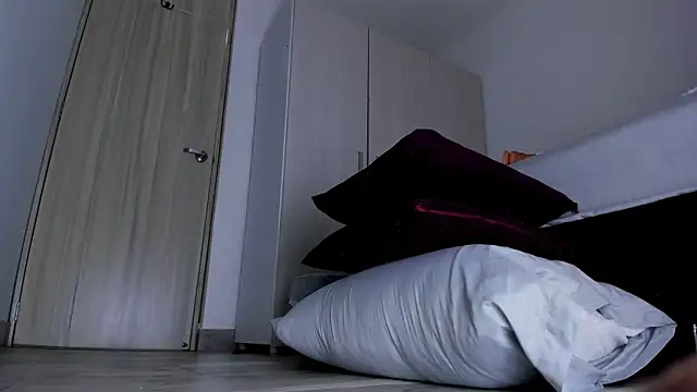 Skarleth69 online show from November 11, 1:11 am