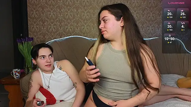 twobabesweet online show from March 10, 4:28 am