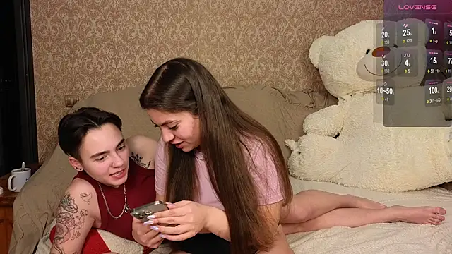 twobabesweet online show from December 22, 6:46 am