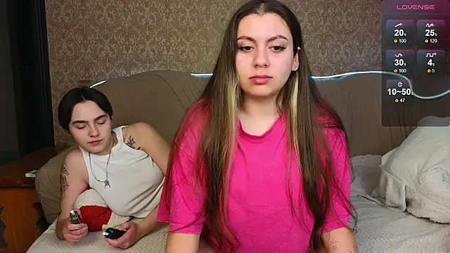 twobabesweet online show from March 1, 10:34 am