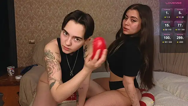 twobabesweet online show from March 15, 6:42 am