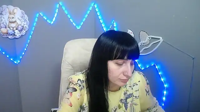 NinaFlawlees online show from April 8, 12:17 pm