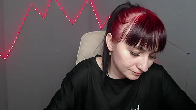 NinaFlawlees online show from March 7, 1:27 pm