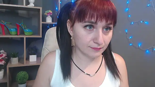 NinaFlawlees online show from November 13, 1:15 pm