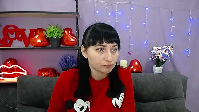 NinaFlawlees online show from March 5, 7:06 pm