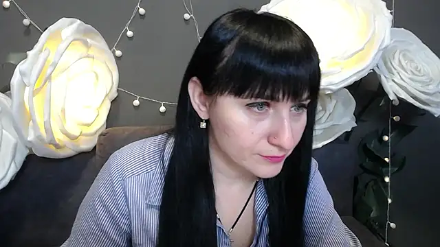 NinaFlawlees online show from November 19, 12:49 pm