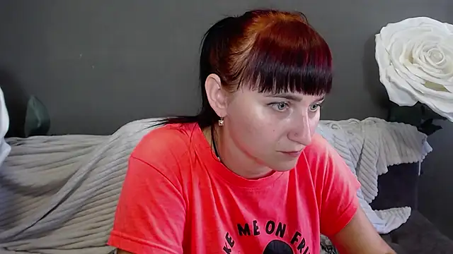 NinaFlawlees online show from September 22, 12:00 pm