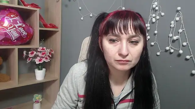 NinaFlawlees online show from February 13, 6:57 am