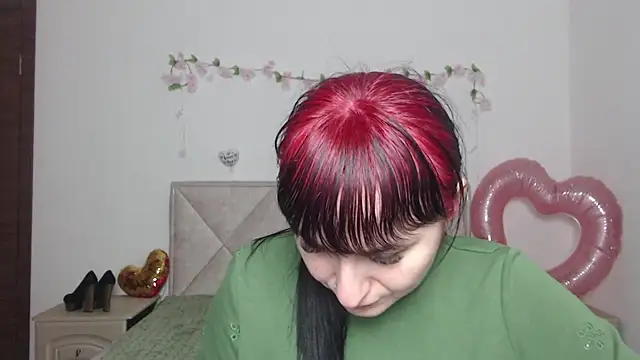 NinaFlawlees online show from March 3, 1:40 pm