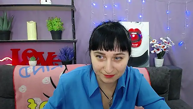 NinaFlawlees online show from March 11, 7:25 pm