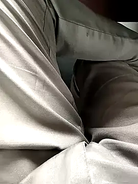 robinsan1010 online show from March 3, 7:46 am