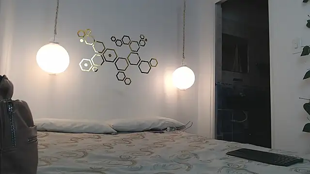 adriscute online show from March 18, 4:29 am