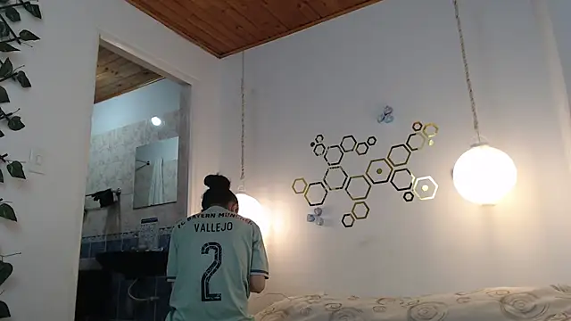 adriscute online show from March 6, 1:16 am