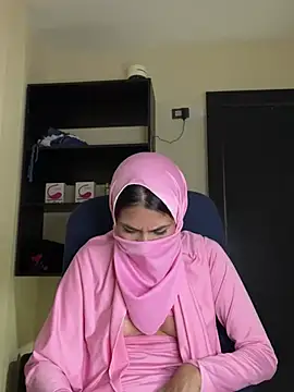 Snapshot of alia_bashar chatting on January 16, 1:16 am alia bashar online show from January 16, 1:16 am