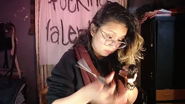 Hathorlove online show from February 19, 7:05 am