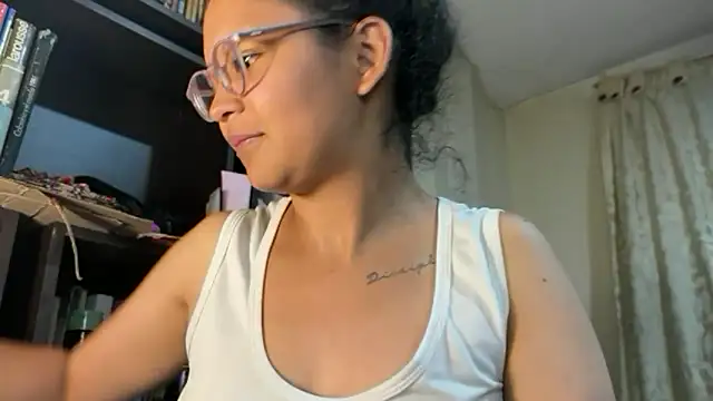 Snapshot of Hathorlove chatting on June 16, 2:11 am Hathorlove online show from June 16, 2:11 am