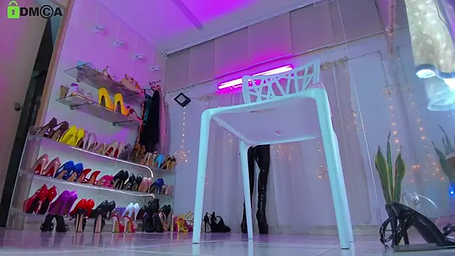 kendrarioss online show from October 24, 9:03 pm