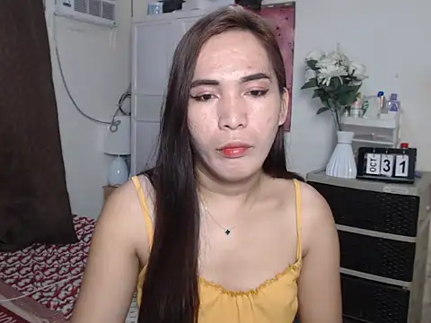 Snapshot of Msyensmith chatting on October 31, 5:04 am Msyensmith online show from October 31, 5:04 am