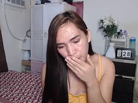 Snapshot of Msyensmith chatting on October 28, 1:32 pm Msyensmith online show from October 28, 1:32 pm