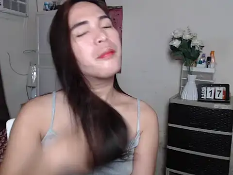 Msyensmith online show from December 17, 1:05 pm