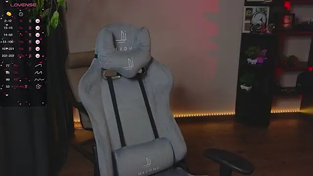 Snapshot of zelda_1 chatting on December 5, 4:05 pm zelda 1 online show from December 5, 4:05 pm