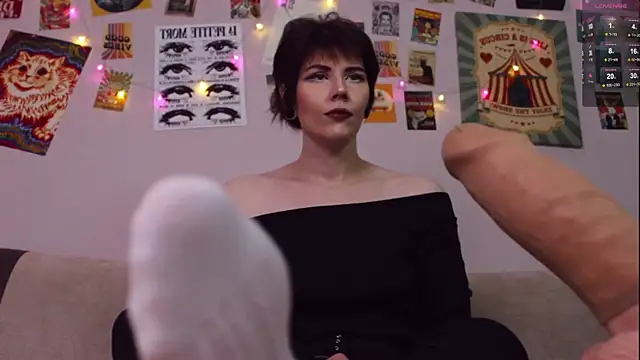 Luna Blake online show from May 3, 4:10 pm
