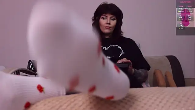 Luna Blake online show from November 17, 1:48 pm