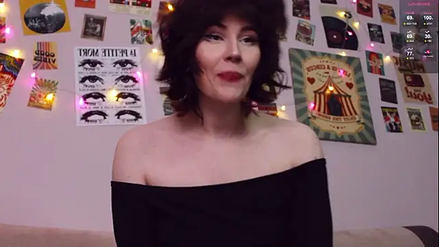 Luna Blake online show from March 18, 1:13 pm