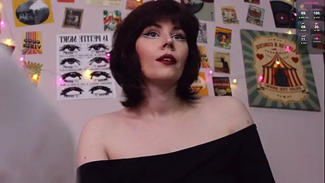 Luna Blake online show from April 2, 1:51 pm