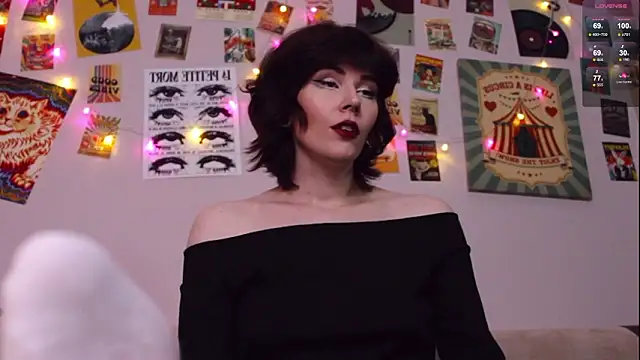 Luna Blake online show from March 21, 1:04 pm