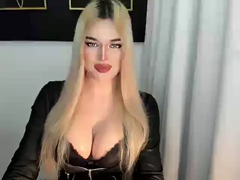 hotstellacumxxx online show from December 1, 7:26 pm