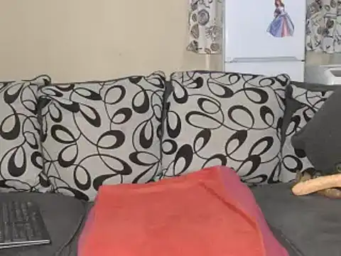 Snapshot of DollyPerryXX chatting on December 28, 1:18 am DollyPerryXX online show from December 28, 1:18 am