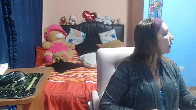 Snapshot of milfeddy_ chatting on March 6, 9:09 pm milfeddy online show from March 6, 9:09 pm